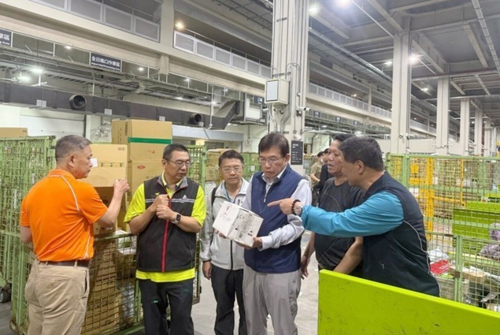 王國材董事長慰問物流園區同仁 作業中心預定本週逐漸步入正軌 3 01%E7%8E%8B%E5%9C%8B%E6%9D%90%E8%91%A3%E4%BA%8B%E9%95%B7%E6%85%B0%E5%95%8F%E7%89%A9%E6%B5%81%E5%9C%92%E5%8D%80%E5%90%8C%E4%BB%81