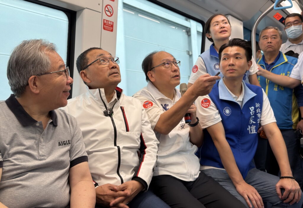 初勘五項缺失完成改善 捷運三鶯線整備就緒 侯友宜視察要求即刻提報中央履勘 12 %E5%B8%82%E5%BA%9C%E5%9C%98%E9%9A%8A%E7%A2%BA%E8%AA%8D%E5%B1%A5%E5%8B%98%E5%89%8D%E6%94%B9%E5%96%84%E4%BA%8B%E9%A0%85%E5%AE%8C%E6%88%90 1024x703 1