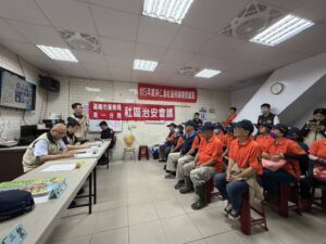 基警前往英仁社區勤宣導 強化里鄰社區安全防護網 10 %E4%BA%94 4 300x225 1