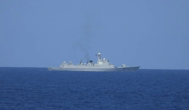 中共機艦19日在台灣周邊空、海域戰備警巡，國軍公布海軍軍艦於西南海域監控中共銀川艦（舷號175）（圖）畫面。圖/國防部提供、中央社