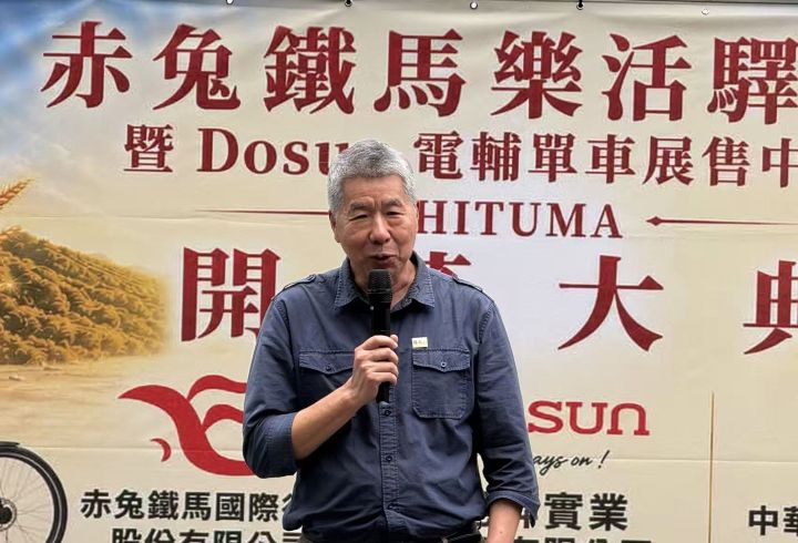 承忠義精神 騎向永續未來 赤兔鐵馬國際行銷股份有限公司正式啟動 8 孫文學校張亞中總校長致辭表示,關公精神貫穿赤兔鐵馬國際行銷股份有限公司,以關公忠義、迎財神、身體健康三大核心理念帶動低碳生活。圖/張蔭泉攝