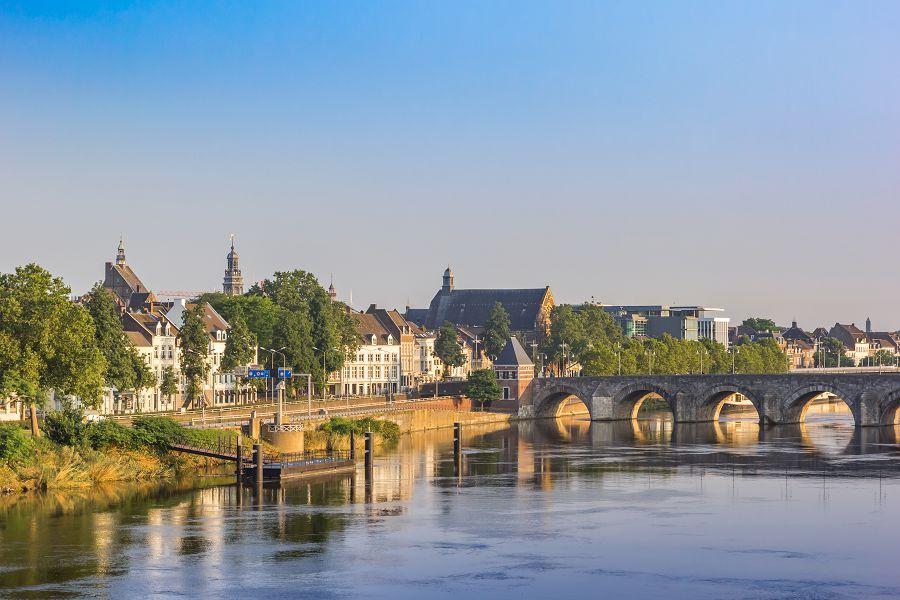 %E5%9C%96%E5%9B%9B %E8%8D%B7%E8%98%AD%E9%A6%AC%E6%96%AF%E5%9E%82%E5%85%8BMaastricht%E8%81%96%E7%91%9F%E6%B3%95%E6%96%AF%E6%A9%8B