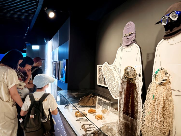 揭臺韓海洋文化記憶 十三行邀探訪東北角海女生活 6 《圖說》展覽聚焦女性在沿海社會的關鍵角色,對照臺灣與韓國的海女文化。〈十三行提供〉