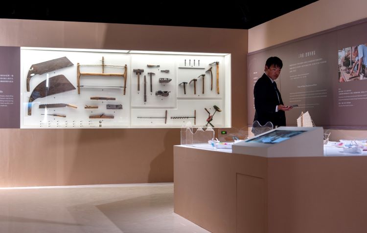 揭臺韓海洋文化記憶 十三行邀探訪東北角海女生活 7 《圖說》展品包含韓國首次來臺的傳統造船工具等文物。〈十三行提供〉