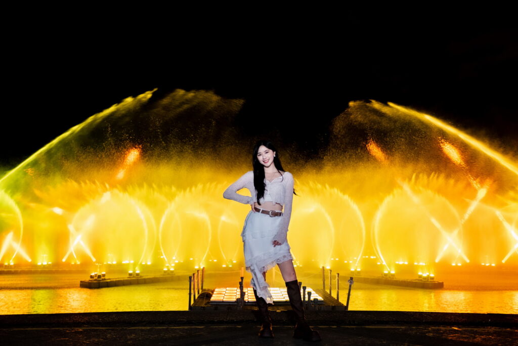 碧潭水舞換曲全新曲目23日登場 大舞台、飛板秀接力High翻天 23、24日二晚「碧潭大舞台-潮流快閃之夜」 10 2026%E7%A2%A7%E6%BD%AD%E6%B0%B4%E8%88%9E%E5%AD%A3%E8%88%9E%E5%8A%9B%E6%B3%89High%E7%92%80%E7%92%A8%E9%96%8B%E5%B1%95%E9%87%91%E9%BB%83%E8%89%B2%E6%B0%B4%E5%B9%95%E8%88%87%E7%92%80%E7%92%A8%E9%9B%B7%E5%B0%84%E4%BA%A4%E7%B9%94%E5%87%BA%E9%9C%87%E6%92%BC%E8%A6%96%E8%A6%BA 1 1024x684 1