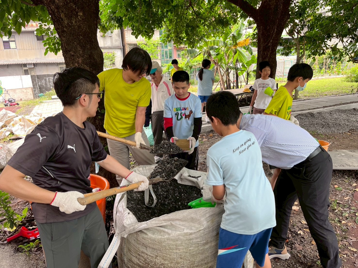 安樂國小師生共融共好 合力美化校園留下愛的畢業禮物 7 705968737 1918387432199944 4802391958287494605 n