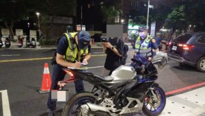 淡江大橋通車滿2週 淡水警強力取締改裝噪音車 守護交通秩序與社區安寧 15 %E4%B8%89 31 300x169 1