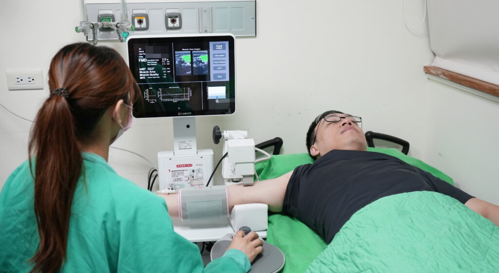血壓、血脂、血糖正常還不夠 台北醫院引進FMD檢查提早掌握心血管風險 4 %E8%A1%80%E7%AE%A1%E5%85%A7%E7%9A%AE%E5%8A%9F%E8%83%BD%E6%AA%A2%E6%9F%A5%E7%A4%BA%E6%84%8F%E5%9C%96%E9%9D%9E%E7%95%B6%E4%BA%8B%E4%BA%BA 1024x561 1