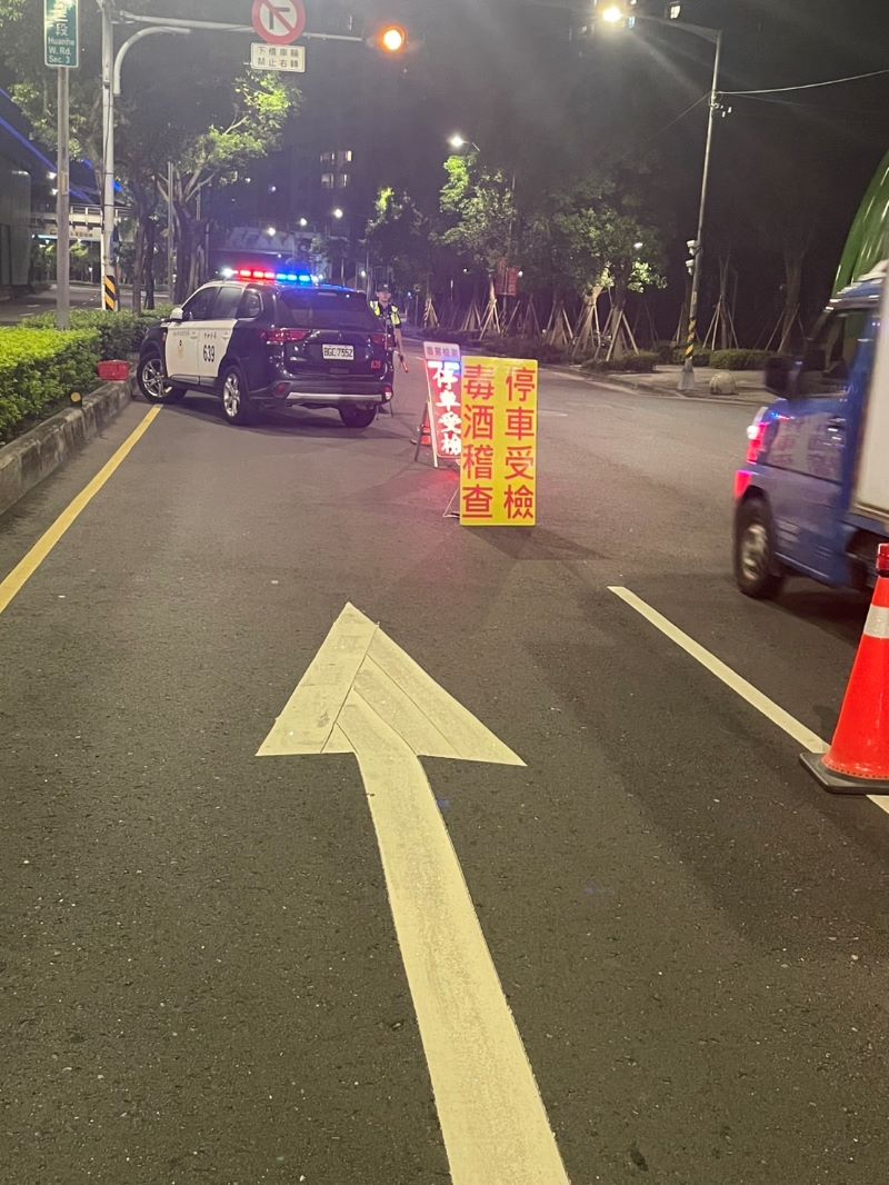 捍衛夜間安寧 中和警強力掃蕩非法改裝車 19 《圖說》中和警選定民眾陳情熱點與改裝車輛出沒路段加強攔查。〈中和分局提供〉