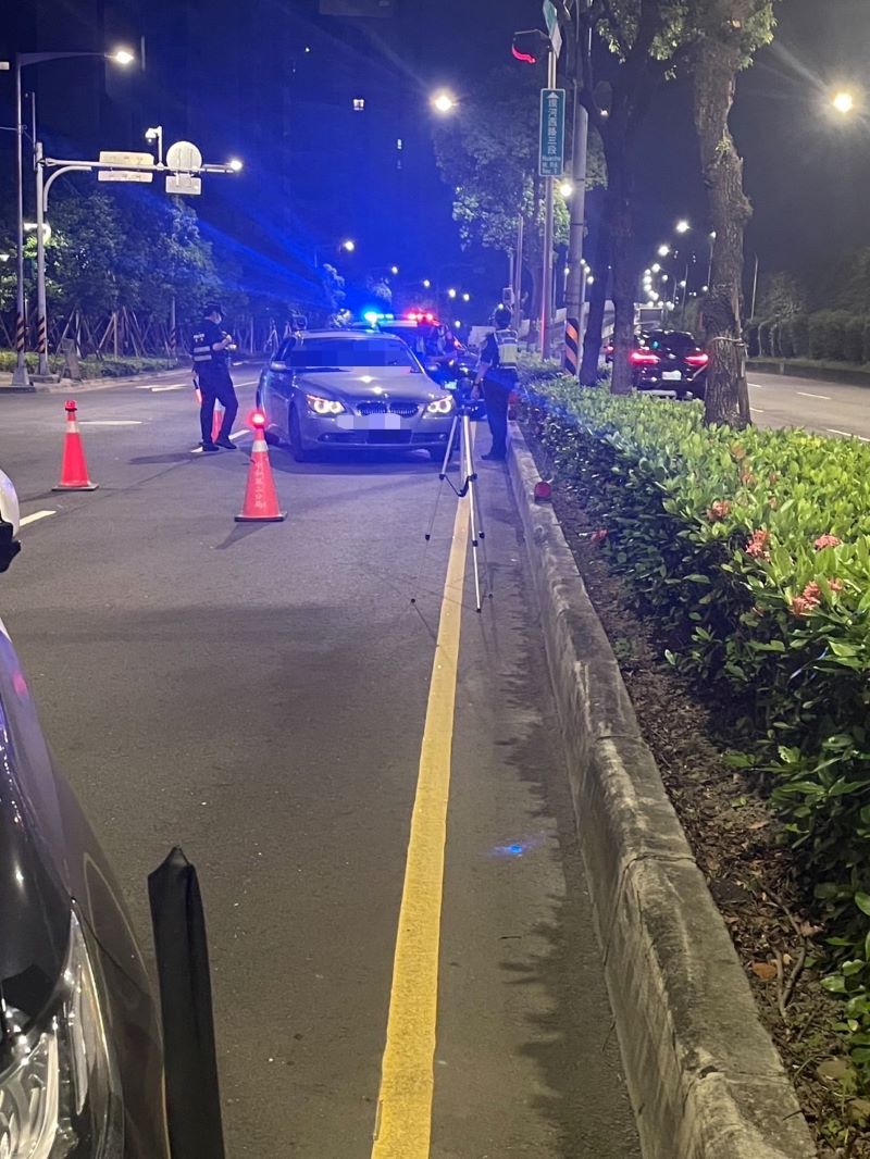 捍衛夜間安寧 中和警強力掃蕩非法改裝車 20 《圖說》中和警強勢執法作為提升取締量能,遏止非法改裝與危險駕車行為,積極回應民眾對居住安寧及交通安全之期待。〈中和分局提供〉