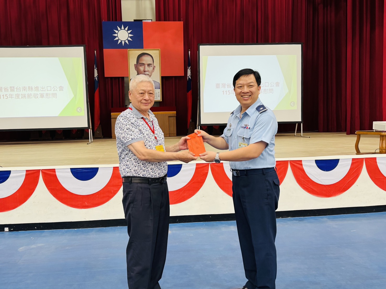端午送暖挺國軍 進出口公會聯合會慰勞台南駐軍 9 S 12517412 0