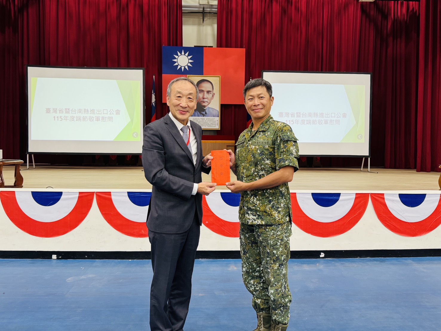 端午送暖挺國軍 進出口公會聯合會慰勞台南駐軍 10 S 12517410 0