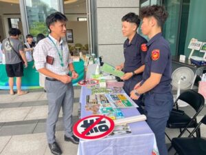 內湖警捲袖捐血 交安反詐護安康 10 %E4%BA%94 10 300x225 1