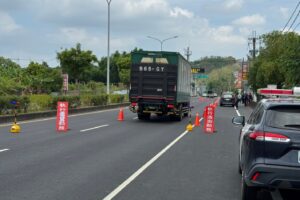 路檢同步毒駕告示牌宣導 查獲詐欺通緝犯 19 MEITU 20260527 110742699 1 300x200 1