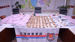 花蓮縣長徐榛蔚 副縣長顏新章即時嘉勉查獲重大毒品案有功員警 強化打詐 掃毒 防制毒駕 守護縣民生命財產安全 7 MEITU 20260527 161220332 300x169 1