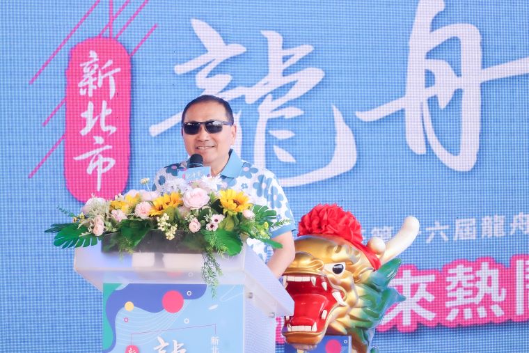 新北市議長盃龍舟賽6/19登場 市長議長點睛祈福盼賽事順利 25 《圖說》侯友宜市長表示,龍舟賽不只是體育競技活動,更承載著深厚的端午文化意涵,讓更多國際友人認識臺灣與新北市的城市魅力,進一步提升臺灣在國際上的能見度。〈新聞局提供〉