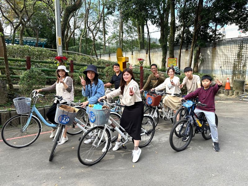 世界自行車日響應低碳生活 新北「FunBike麻吉」租車優惠 5 《圖說》6月3日世界自行車日與三五好友一同自新北河濱騎乘自行車。〈高灘處提供〉
