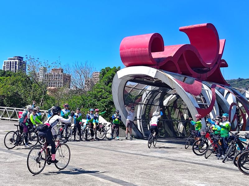 世界自行車日響應低碳生活 新北「FunBike麻吉」租車優惠 6 《圖說》新北河濱自行車租借站響應世界自行車日租車優惠活動。〈高灘處提供〉