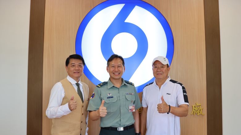 《圖說》宜蘭縣政府115年端午節敬軍慰問活動，右為宏鎰集團林以勝董事長兼宜蘭縣軍人服務站駐區顧問的林以勝、左宏鎰集團經理尹華忠。〈宏鎰集團提供〉