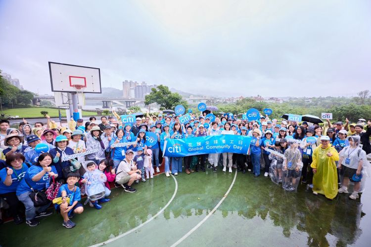 《圖說》新北市「花旗全球義工日」活動，邀請企業志工及眷屬共同參與，以實際行動關注河川環境，展現企業回饋社會與守護自然的力量。〈水利局提供〉