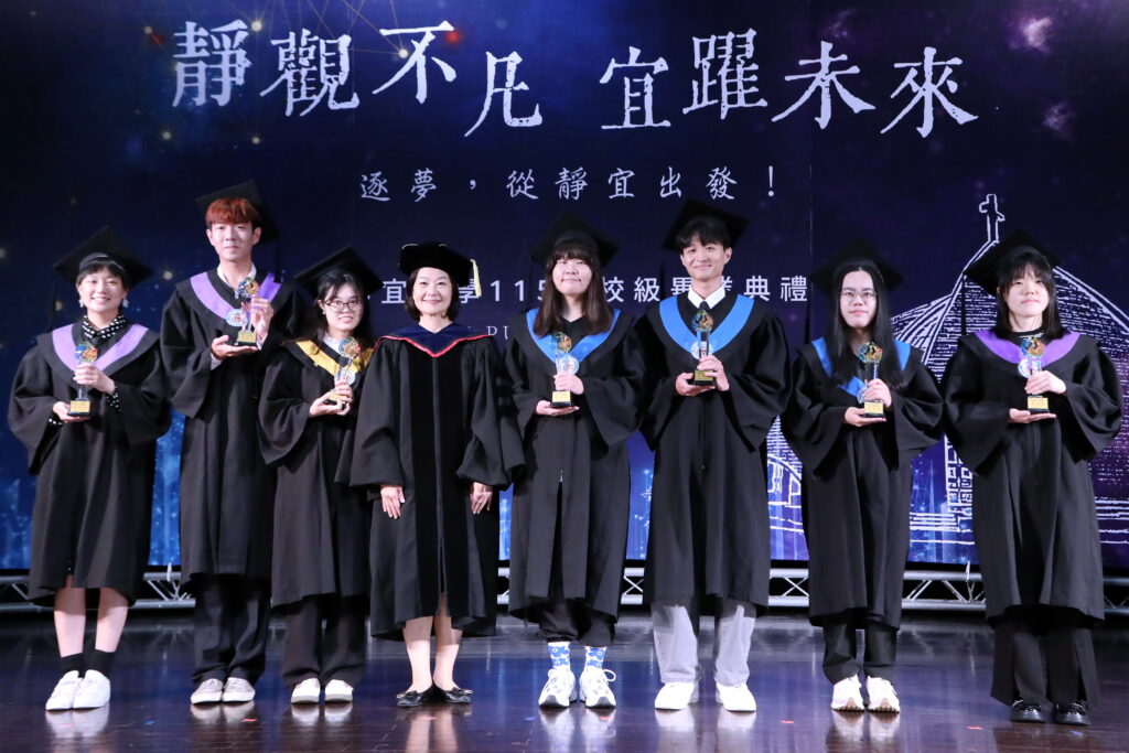 靜宜大學畢業典禮 林思伶勉2688畢業生:人的溫度與同理心是重要關鍵 13 1%E9%9D%9C%E5%AE%9C%E5%A4%A7%E5%AD%B8CKM 3857 1024x683 1