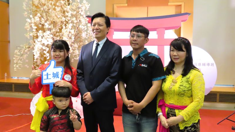 〈圖說〉來自印尼的學員黃峲舒表示，她非常喜歡台灣生活，不僅與婆婆一同參與社區志工服務，更透過社群軟體分享育兒點滴。〈民政局提供〉
